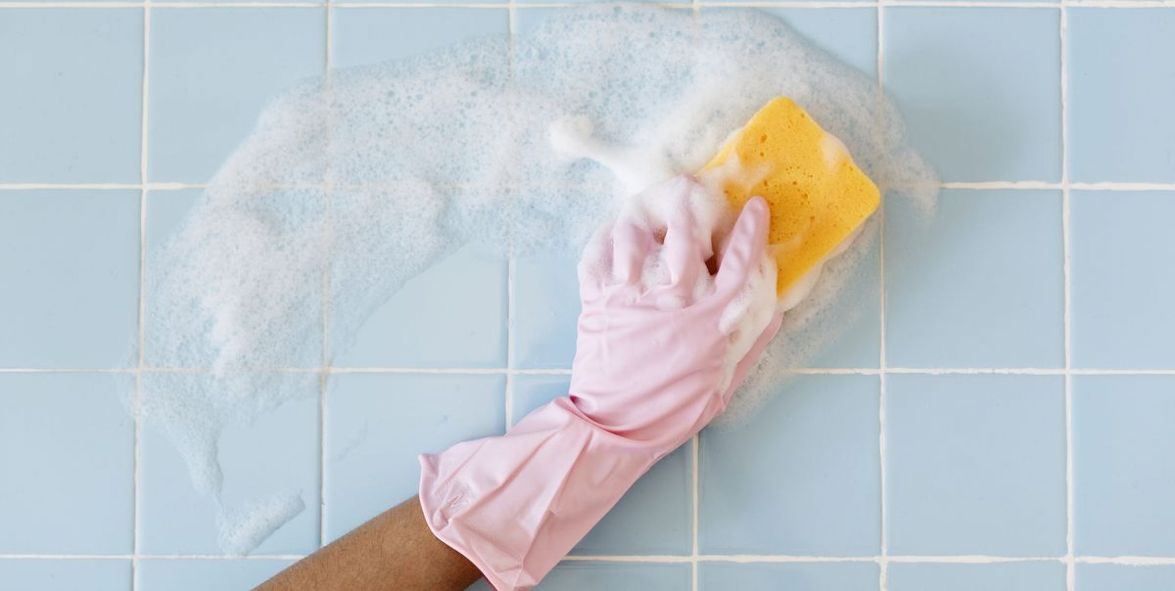 bathroom-cleaning-tips-sparkling-bathroom-1619522053